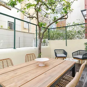 casa-boma-lisboa-modern-and-stylish-apartment-with.hotels-lisbon-portugal.com/